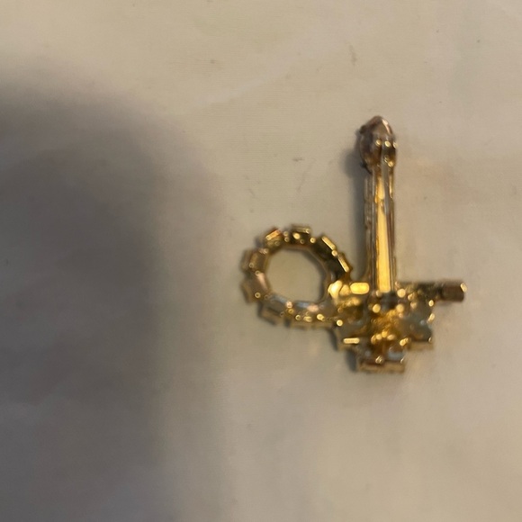 3 Vintage Christmas brooches. Wreath, enamel boot, and rhinestone candle. - Picture 9 of 9